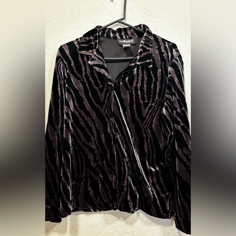 Sag Harbor Petite Velvet Zebra‎ Print Button Blouse MP